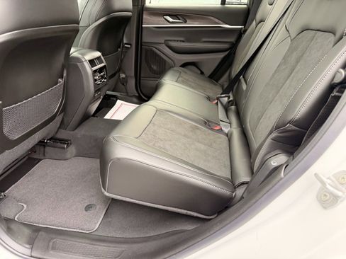 New 2026 Jeep Grand Cherokee Altitude image 9