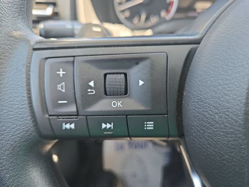 Used 2024 Nissan Rogue SV FWD image 17