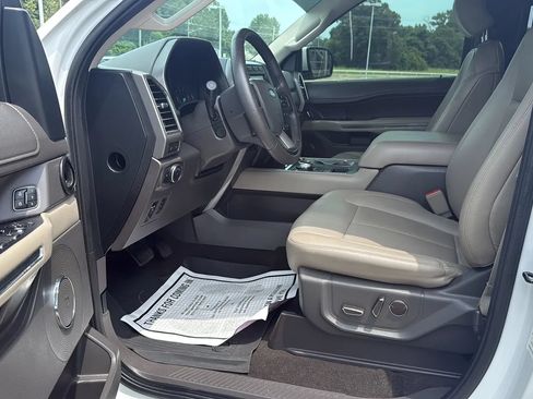 Used 2019 Ford Expedition XLT w/ Equipment Group 202A RWD image 18