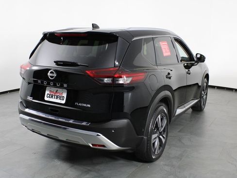 Used 2023 Nissan Rogue Platinum image 16