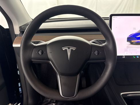 Used 2024 Tesla Model Y Long Range AWD/4WD image 11