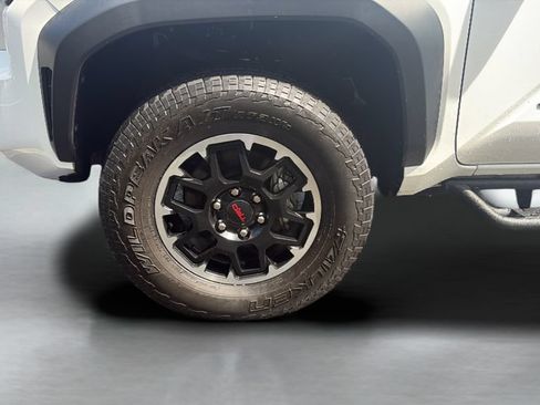 Used 2025 Toyota Tacoma TRD Off-Road AWD/4WD image 24