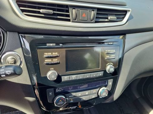 Used 2016 Nissan Rogue SV FWD image 28
