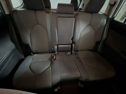 Used 2024 Toyota Highlander LE image 33