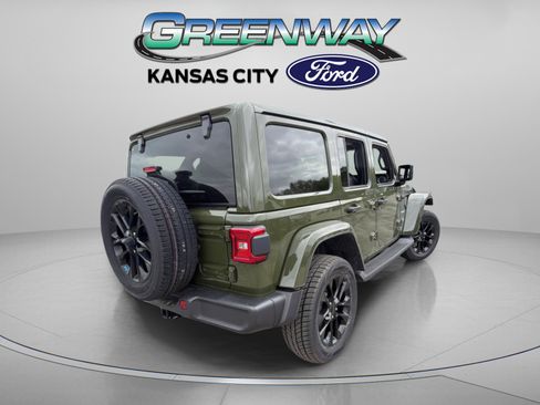 Used 2023 Jeep Wrangler Unlimited Sahara w/ Cold Weather Group AWD/4WD image 8