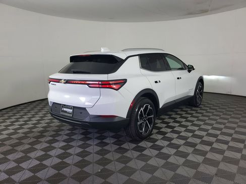 New 2026 Chevrolet Equinox EV LT image 4