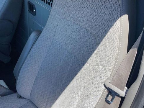 Used 2013 Chevrolet Express 2500 RWD image 25