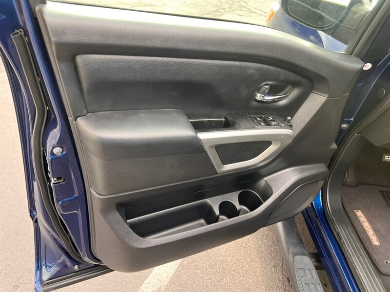 Used 2018 Nissan Titan SV AWD/4WD image 13