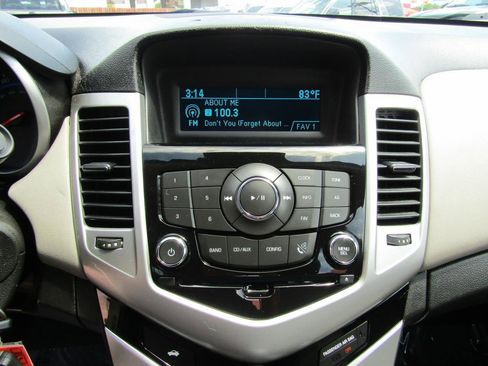 Used 2015 Chevrolet Cruze LS image 16