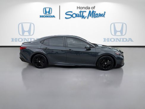 Used 2025 Toyota Camry SE FWD image 8
