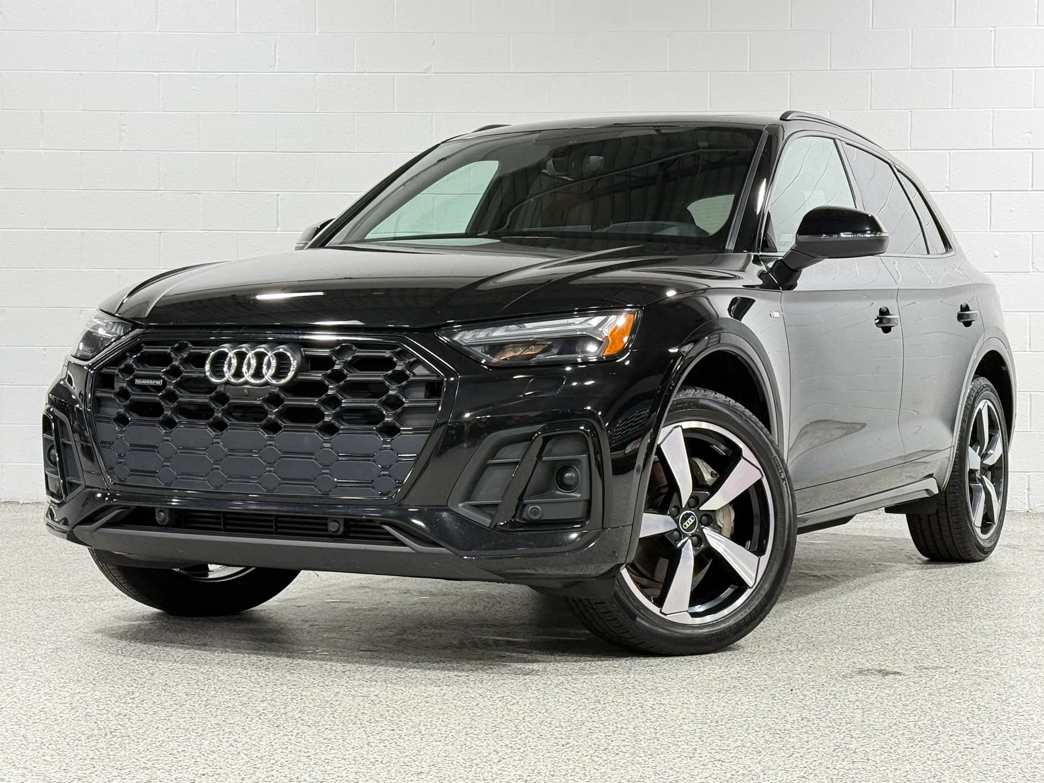 Used 2022 Audi Q5 2.0T Prestige w/ Prestige Package AWD/4WD image 2
