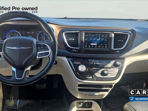Certified 2018 Chrysler Pacifica Touring-L FWD image 9
