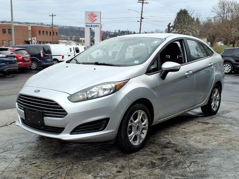 Used 2015 Ford Fiesta SE image 5