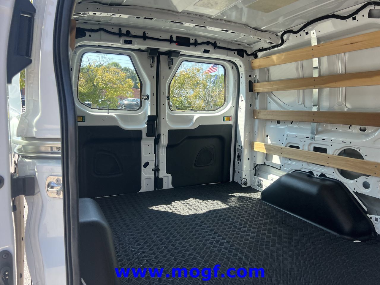 Used 2025 Ford Transit 250 Low Roof w/ Exterior Upgrade Package RWD image 21