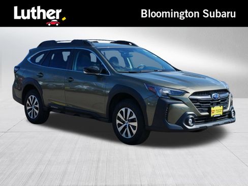 Used 2025 Subaru Outback Premium AWD/4WD image 1