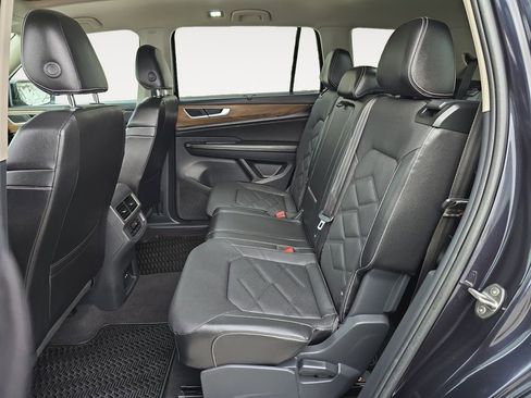 Used 2024 Volkswagen Atlas SE w/ Panoramic Sunroof Package image 13