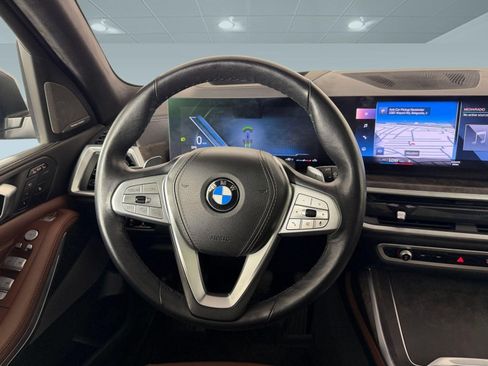 Used 2023 BMW X7 xDrive40i w/ Premium Package AWD/4WD image 11
