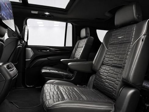 Used 2023 Cadillac Escalade ESV Sport Platinum w/ LPO, ONYX Package AWD/4WD image 27