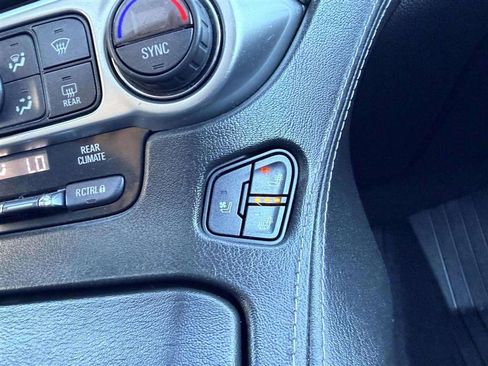 Used 2017 Chevrolet Suburban Premier image 34