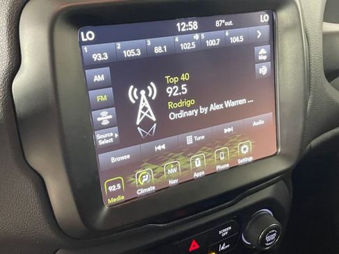 Certified 2022 Jeep Renegade Latitude AWD/4WD image 7