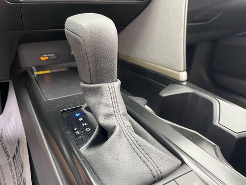 Used 2025 Toyota Camry LE image 5