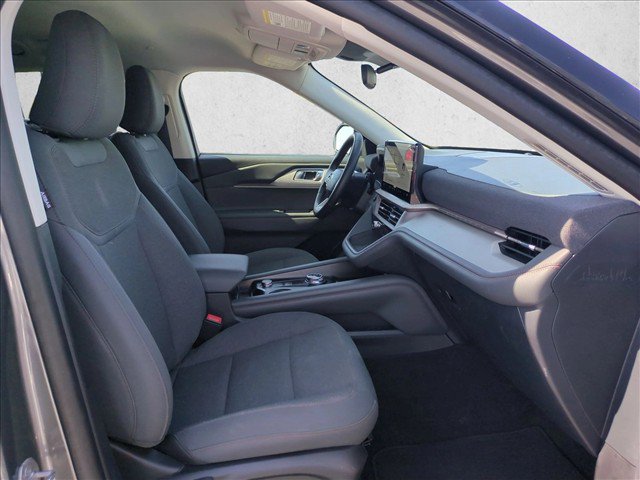 Used 2025 Ford Explorer Active AWD/4WD image 21