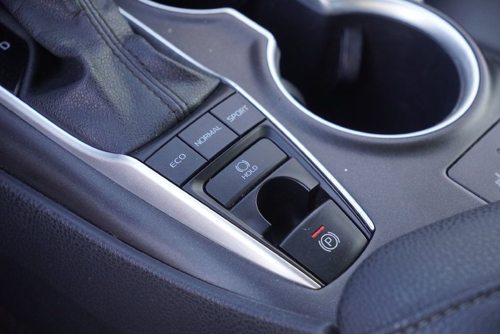 Used 2021 Toyota Camry XLE w/ Carpet Mat Package (TMS) FWD image 27