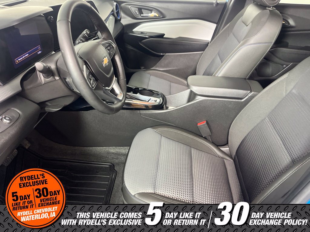 Used 2025 Chevrolet Trax LT w/ Sunroof Package FWD image 18