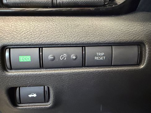 Used 2025 Nissan Sentra SR FWD image 25