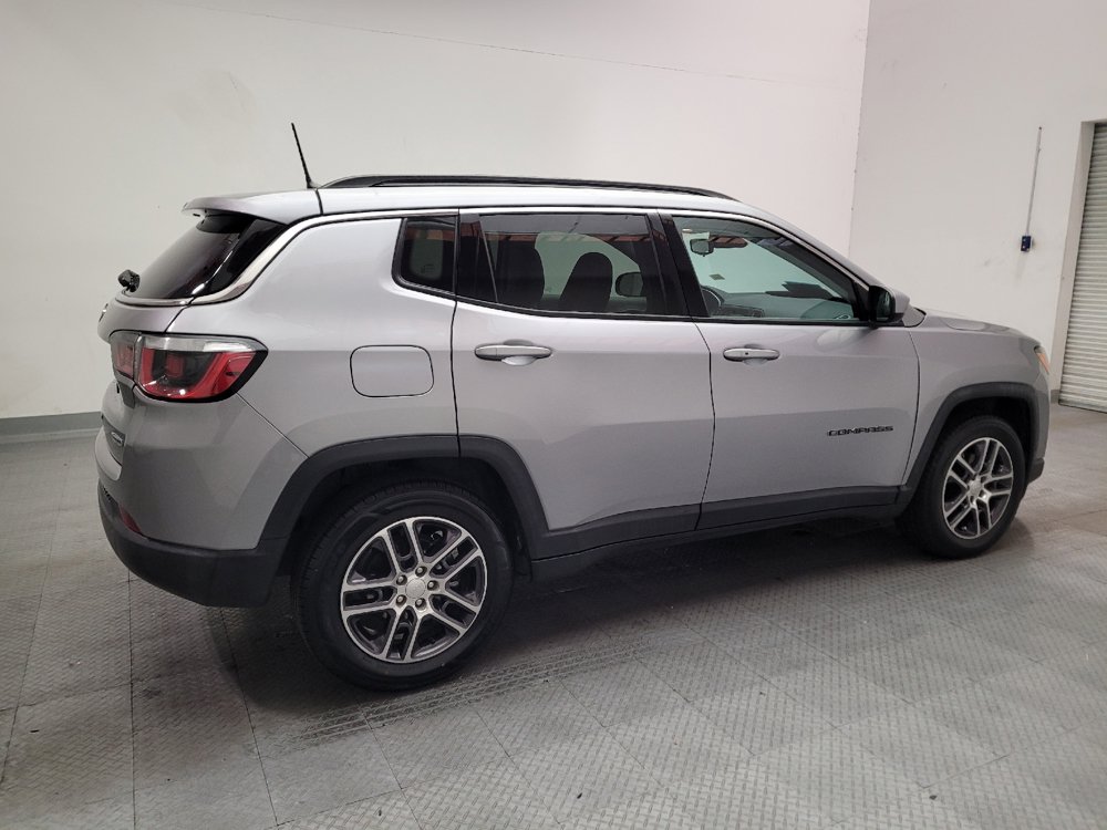 Used 2018 Jeep Compass Latitude FWD image 10