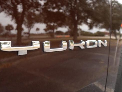 Used 2023 GMC Yukon SLT w/ SLT Luxury Package image 47