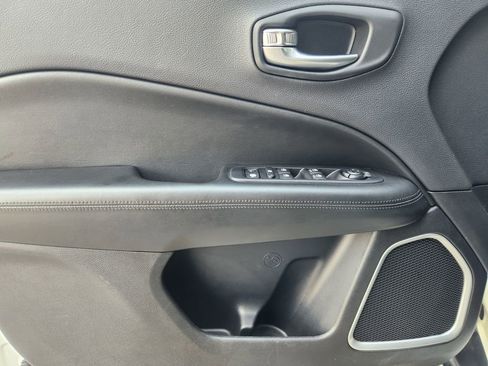 Used 2019 Jeep Compass Altitude image 23