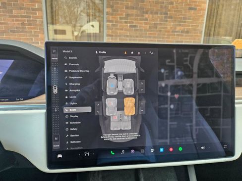 Used 2022 Tesla Model X image 47