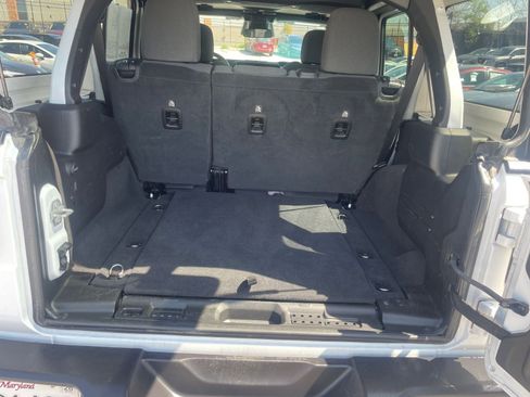 Used 2025 Jeep Wrangler Unlimited Sport AWD/4WD image 25