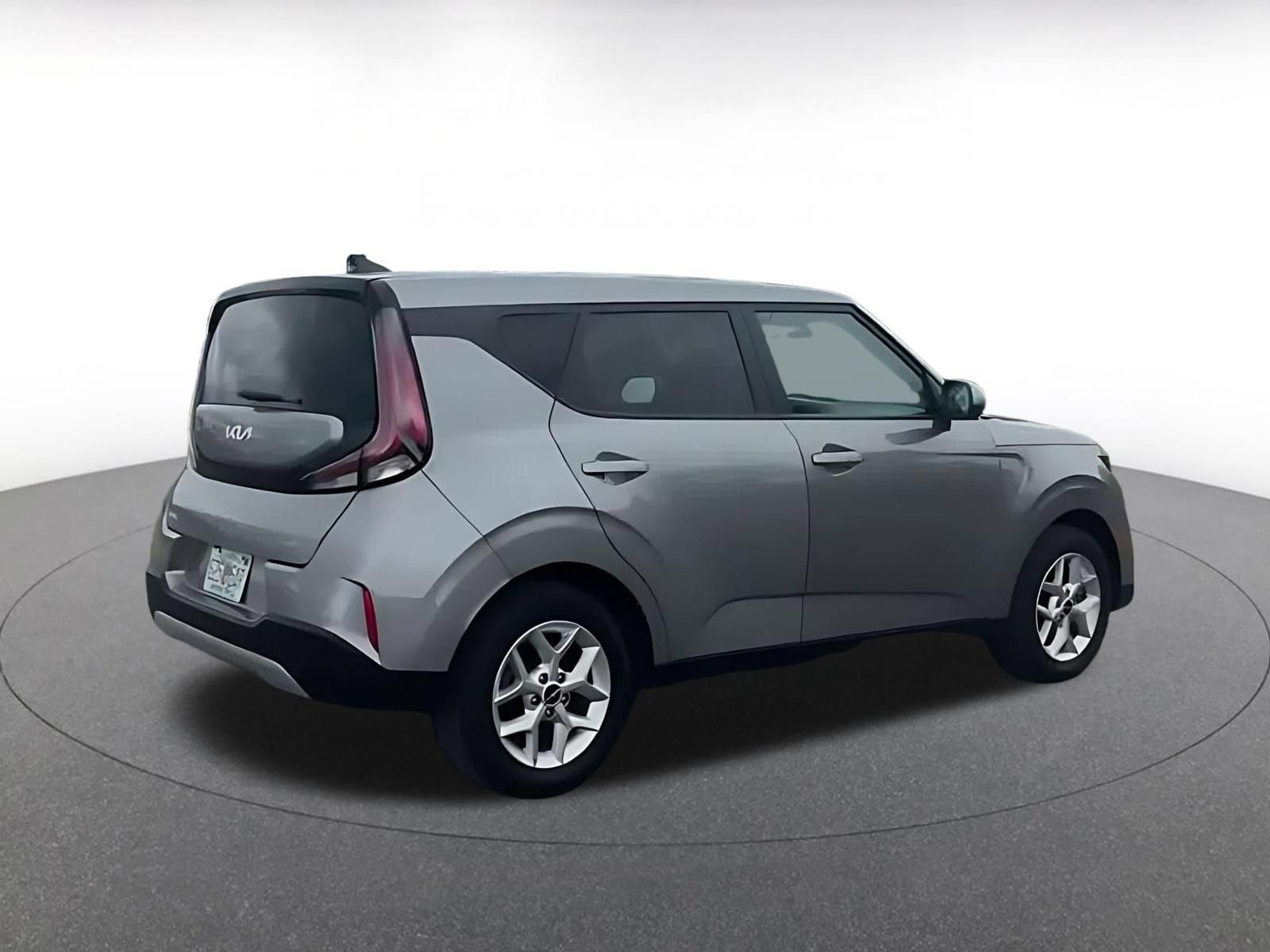 Used 2025 Kia Soul LX w/ LX Technology Package FWD image 14