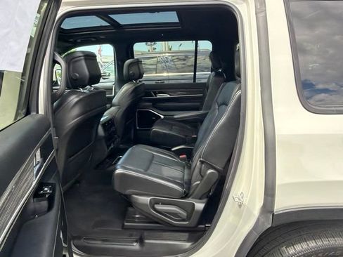 Used 2022 Jeep Wagoneer Series III w/ Premium Group I AWD/4WD image 22