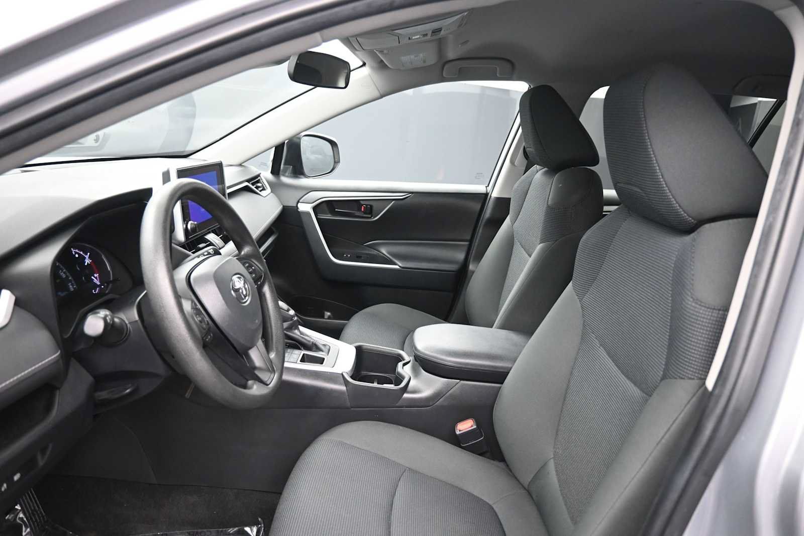 Certified 2023 Toyota RAV4 LE AWD/4WD image 17