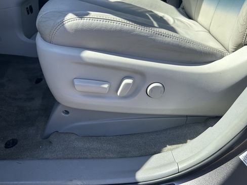 Used 2014 Toyota Sienna XLE image 25