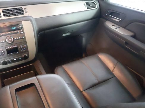 Used 2009 Chevrolet Avalanche LT w/ Luxury Package AWD/4WD image 31