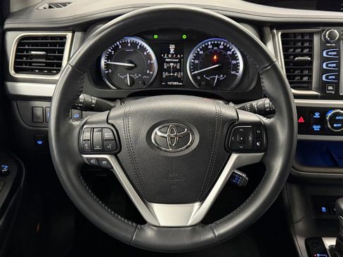 Used 2016 Toyota Highlander Limited image 16