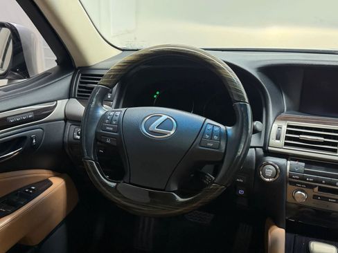 Used 2013 Lexus LS 460 w/ Comfort Pkg RWD image 39