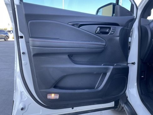 Used 2025 Honda Passport Black Edition image 14