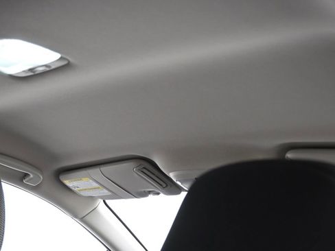 Used 2024 Subaru Crosstrek 2.0i Premium image 17