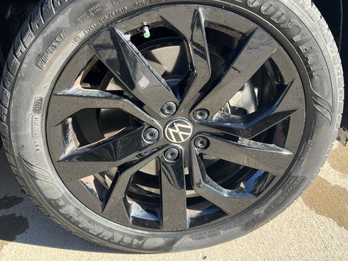 Certified 2024 Volkswagen Taos SE w/ Black Wheel Package image 12