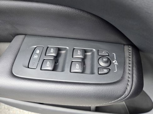 Used 2023 Volvo XC60 B5 Plus FWD image 26