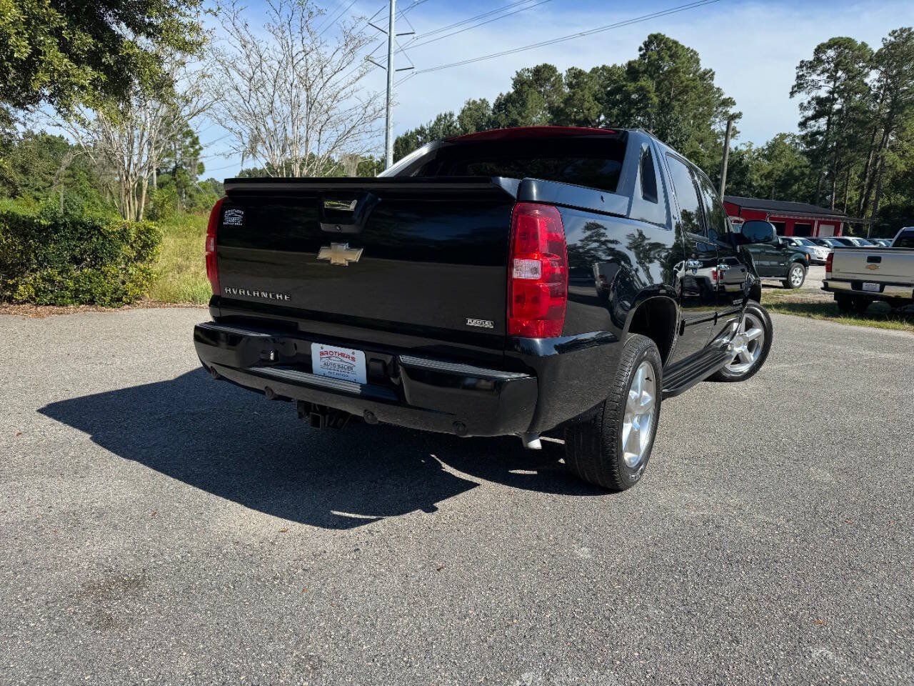 Used 2011 Chevrolet Avalanche LT w/ Regional Value Package RWD image 6