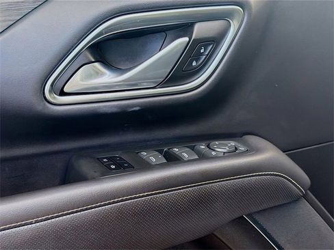 Used 2022 GMC Yukon SLT w/ SLT Luxury Package image 17