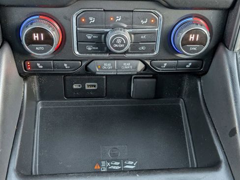 Used 2022 Chevrolet Suburban LT image 27