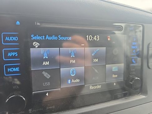 Used 2017 Toyota Sienna XLE Premium image 18