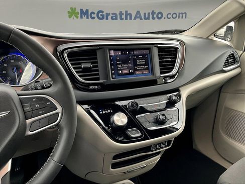 Used 2023 Chrysler Voyager LX FWD image 12